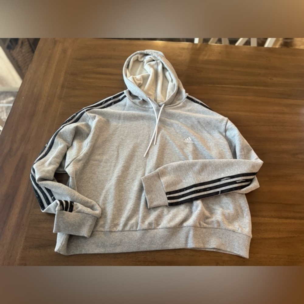 Adidas Animal Print Gray Women’s Sweater with Black Stripes NWT 2x
